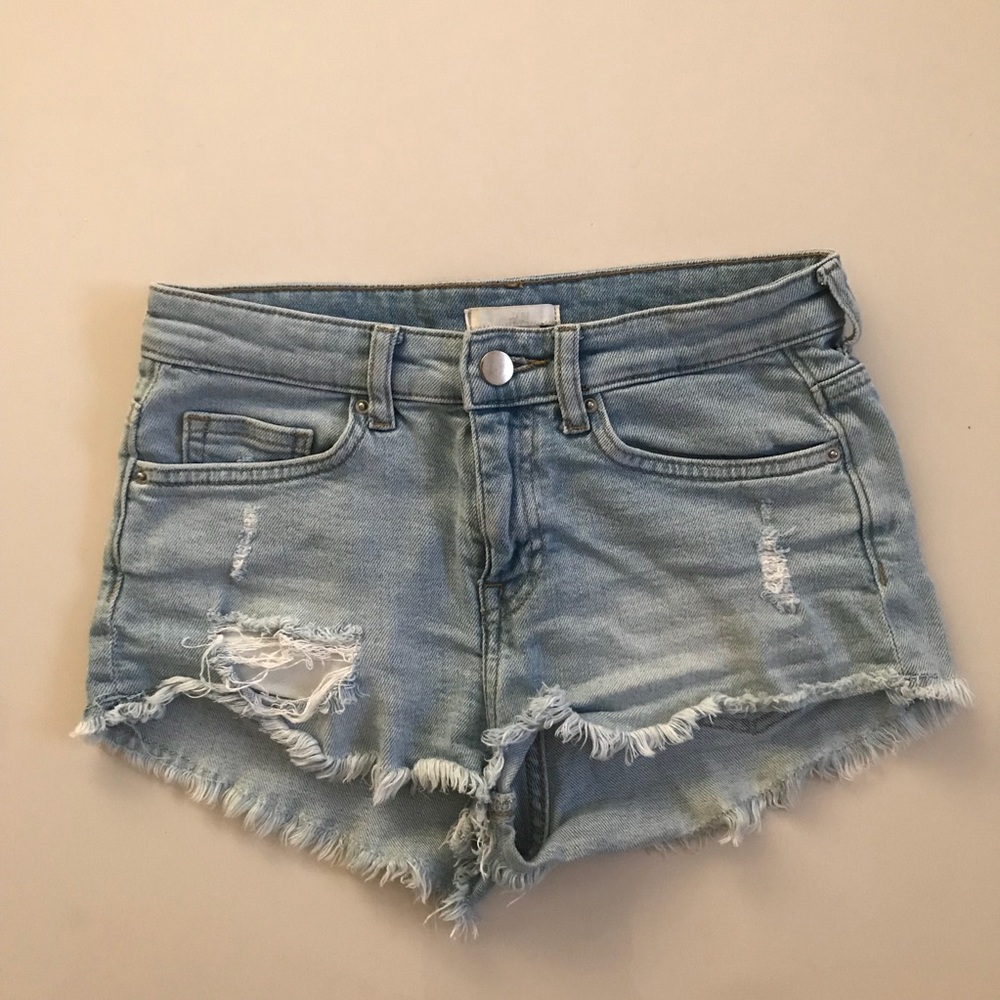 H&M low rise light wash denim shorts size 2